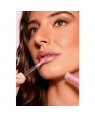 Balmy Gloss Purobio è l’alleato perfetto per labbra luminose, nutrite e visibilmente più piene. La sua formula 2-in-1 fonde la performance di un gloss con le proprietà nutrienti di un balsamo labbra.Online su Bioeco-shop.it
