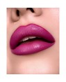Matitone Rossetto Beige nude Hyalur-on Skin Proof è il rossetto a lunga tenuta dall'effetto idratante! Coprente con una tinta labbra e confortevole come un balsamo labbra.Online su Bioeco-shop.it