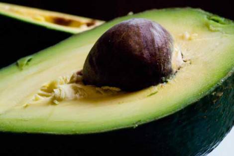 Avocado, prezioso alleato per i capelli secchi