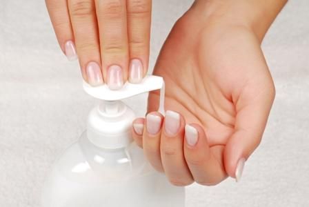 pulizia delle mani con detergenti naturali